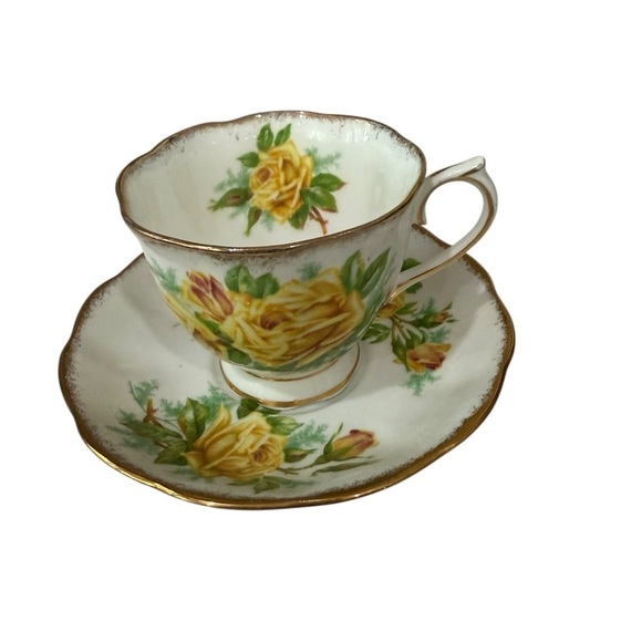 Royal Albert Tea Rose England Bone China Teacup and Saucer 839056 Vintage tea. - Picture 3 of 5